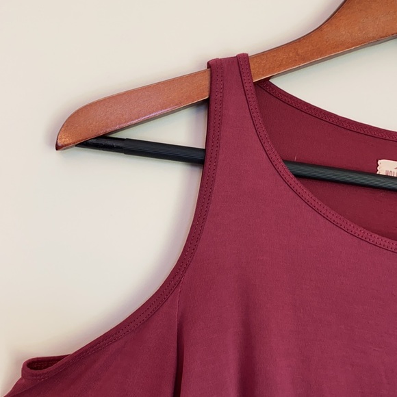 Hollister Co. cold shoulder top - Picture 3 of 8